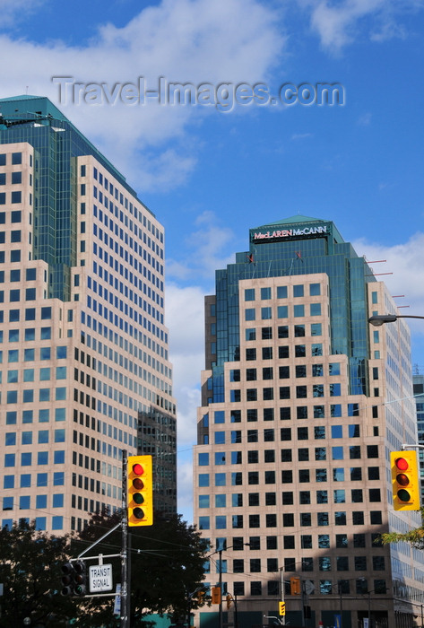 canada744: Toronto, Ontario, Canada: twin office buildings - AON (L) MacLaren and McCann (R) - Waterpark Place, 10 Bay St - traffic lights - photo by M.Torres - (c) Travel-Images.com - Stock Photography agency - Image Bank