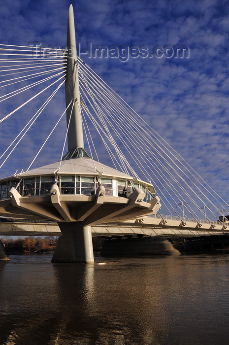 canada762: Winnipeg, Manitoba, Canada: Esplanade Riel bridge - footbridge cable-stayed from a single, transversely inclined pylon - designed by Colin Douglas Stewart of Wardrop Engineering and the architect Étienne Gaboury - side-spar cable-stayed bridge - photo by M.Torres - (c) Travel-Images.com - Stock Photography agency - Image Bank