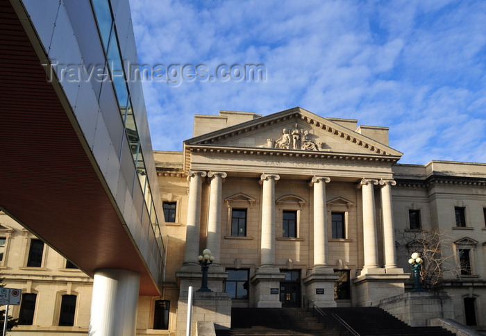 canada767: Winnipeg, Manitoba, Canada: Law Courts - a sky-walk crosses Kennedy Street from the Woodsworth Building and destroys the harmony of the neo-classical façade - photo by M.Torres - (c) Travel-Images.com - Stock Photography agency - Image Bank