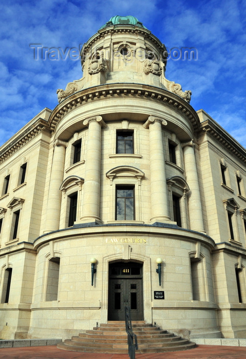 canada769: Winnipeg, Manitoba, Canada: Law Courts - corner of Broadway and Kennedy street - drum and cupola - architects Samuel Hooper, Victor W. Horwood, John D. Atchison - photo by M.Torres - (c) Travel-Images.com - Stock Photography agency - Image Bank