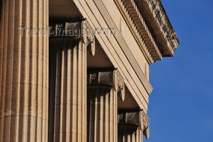 canada773: Winnipeg, Manitoba, Canada: Legislative building - south façade - tetrastyle portico of four Ionic columns - detail of capitals - neoclassical architecture - photo by M.Torres - (c) Travel-Images.com - Stock Photography agency - Image Bank