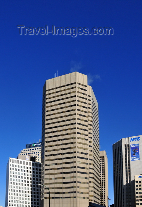 canada798: Winnipeg, Manitoba, Canada: Downtown skyscrapers - Royal Bank Building dwarfed by the Commodity Exchange Tower - architect Smith Carter - photo by M.Torres - (c) Travel-Images.com - Stock Photography agency - Image Bank