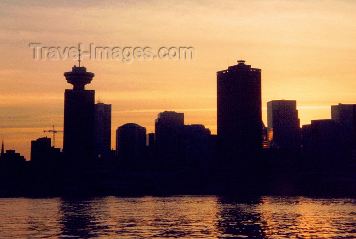 canada8: Canada / Kanada - Canada - Vancouver / YVR / YVD : dusk at the Harbour Centre - Burrard inlet - skyline - photo by M.Torres - (c) Travel-Images.com - Stock Photography agency - Image Bank