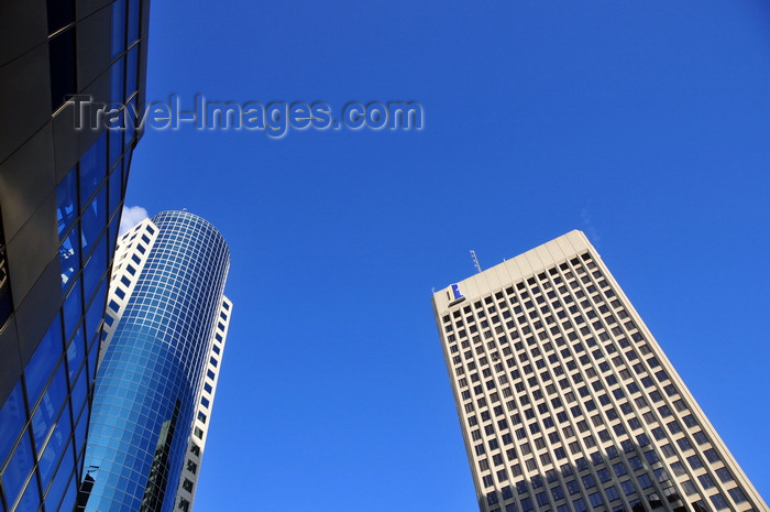 canada806: Winnipeg, Manitoba, Canada: Main Street - Richardson Building - architects Smith Carter and Skidmore, Owings and Merrill - CanWest Global Place on the right - Lombard Place - Point Douglas - Lord Selkirk - West Kildonan - photo by M.Torres - (c) Travel-Images.com - Stock Photography agency - Image Bank