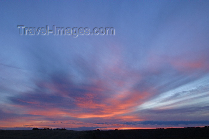 canada85: Canada / Kanada - Saskatchewan: colorful sunrise over the prairie - photo by M.Duffy - (c) Travel-Images.com - Stock Photography agency - Image Bank