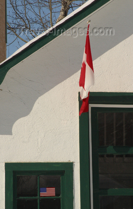 canada92: Canada / Kanada - Saskatchewan: flag hanging in doorway - photo by M.Duffy - (c) Travel-Images.com - Stock Photography agency - Image Bank