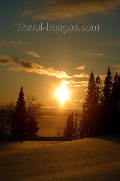 canada96: Canada / Kanada - Saskatchewan: scenic Northern Canada sunset reflecting on the snow and water - photo by M.Duffy - (c) Travel-Images.com - Stock Photography agency - Image Bank