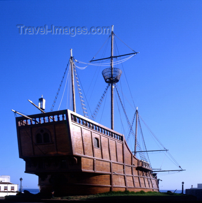 canary77: Santa Cruz de la Palma - La Palma island, Canaries: Columbus Ship Replica - photo by A.Bartel - (c) Travel-Images.com - Stock Photography agency - Image Bank