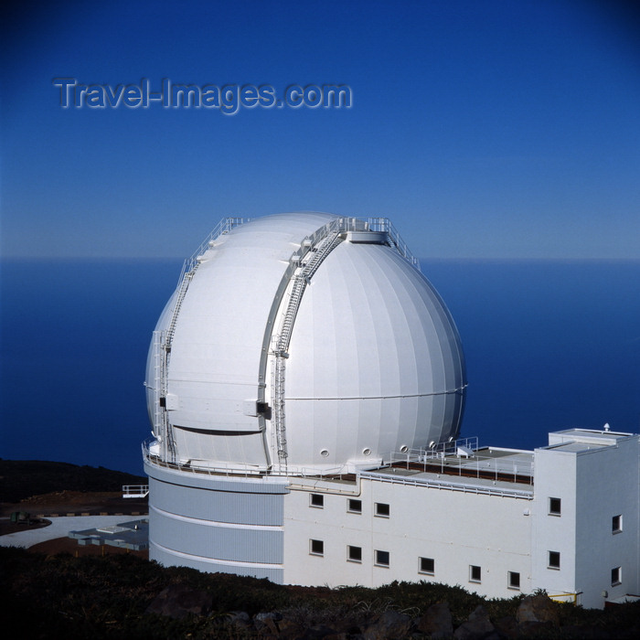 canary78: Roque de los Muchachos Observatory, Garafía, La Palma, Canary Islands: William Herschel Telescope - Isaac Newton Group of Telescopes - Cassegrain-Nasmyth Reflector - photo by A.Bartel - (c) Travel-Images.com - Stock Photography agency - Image Bank