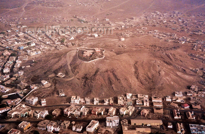 capeverde17: Cape Verde / Cabo Verde - Sal Island - Espargos: from the air - vista aérea - photo by M.Torres - (c) Travel-Images.com - Stock Photography agency - Image Bank