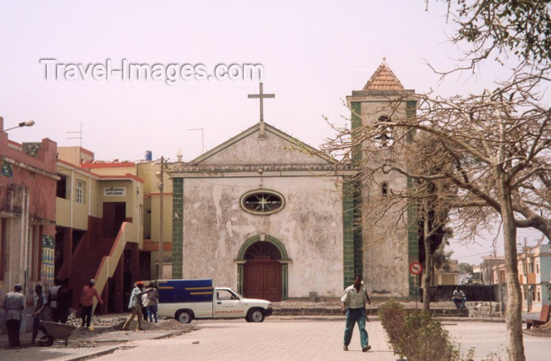 capeverde2: Cabo Verde - Cape Verde - Santiago Island - Assomada: main square - praça central - photo by M.Torres - (c) Travel-Images.com - Stock Photography agency - Image Bank