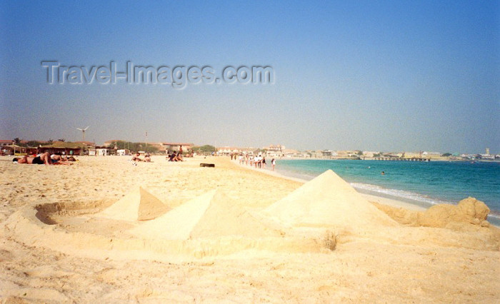 capeverde21: Cape Verde / Cabo Verde - S. Maria, Sal island: sand pyramids on the bay - piramides na baia - photo by M.Torres - (c) Travel-Images.com - Stock Photography agency - Image Bank