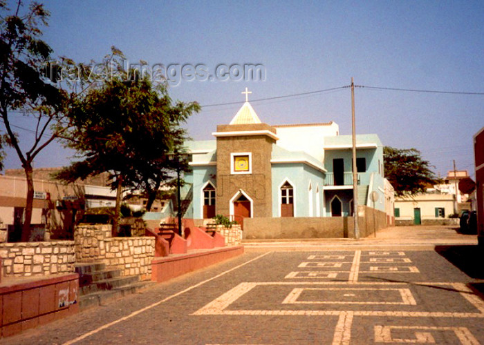 capeverde29: Cape Verde / Cabo Verde - Espargos, Sal island: church of the Nazarene - Igreja do Nazareno - photo by M.Torres - (c) Travel-Images.com - Stock Photography agency - Image Bank