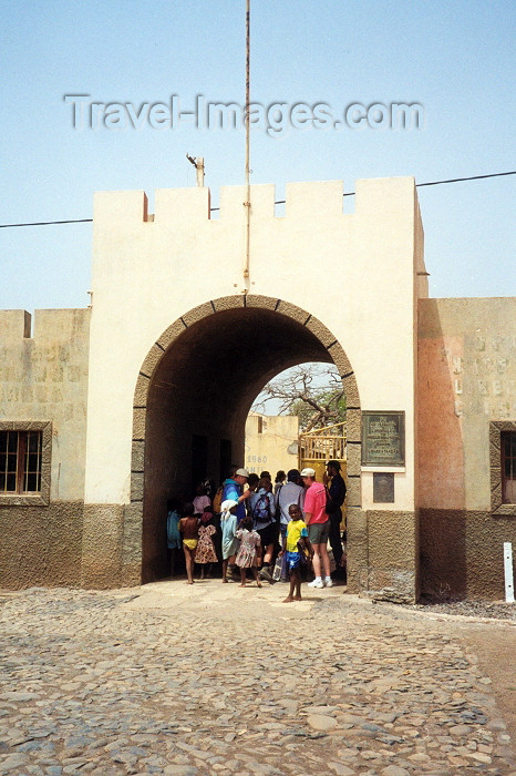 capeverde35: Cabo Verde - Cape Verde - Santiago Island - Tarrafal: the old jail and concentration camp - main gate - campo de concentração do Tarrafal - photo by M.Torres - (c) Travel-Images.com - Stock Photography agency - Image Bank