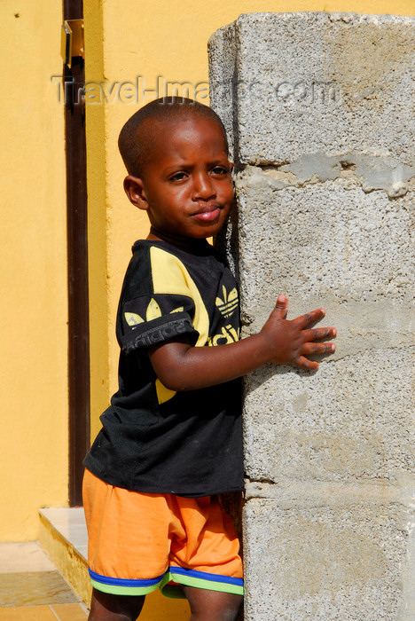 capeverde38: Palmeira, Sal island / Ilha do Sal - Cape Verde / Cabo Verde: a child at the harbour - photo by E.Petitalot - (c) Travel-Images.com - Stock Photography agency - Image Bank