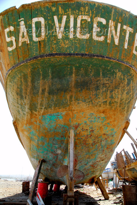 capeverde44: Palmeira, Sal island / Ilha do Sal - Cape Verde / Cabo Verde: transom of old fishing boat 'São Vicente', undergoing repairs in the harbour - photo by E.Petitalot - (c) Travel-Images.com - Stock Photography agency - Image Bank