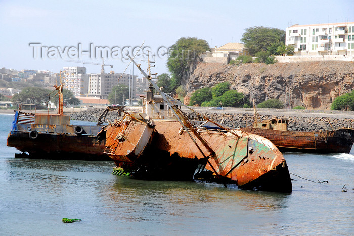 capeverde52: Praia, Santiago island / Ilha de Santiago - Cape Verde / Cabo Verde: run aground boats in Praia harbour - photo by E.Petitalot - (c) Travel-Images.com - Stock Photography agency - Image Bank