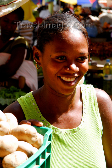 capeverde53: Praia, Santiago island / Ilha de Santiago - Cape Verde / Cabo Verde: girl in the market - potatoes - photo by E.Petitalot - (c) Travel-Images.com - Stock Photography agency - Image Bank