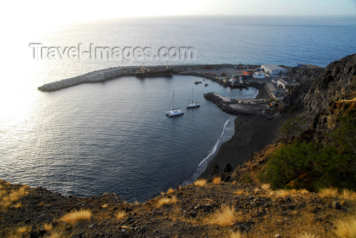 capeverde61: São Filipe, Fogo island - Cape Verde / Cabo Verde: harbour seen from above - photo by E.Petitalot - (c) Travel-Images.com - Stock Photography agency - Image Bank