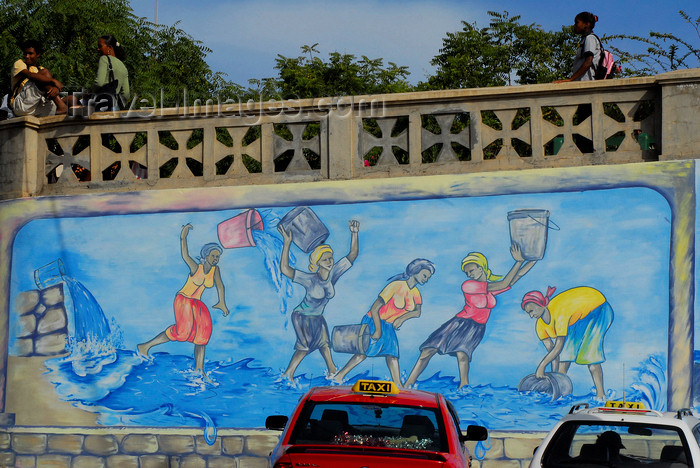 capeverde66: São Filipe, Fogo island - Cape Verde / Cabo Verde: women and water - painting on a wall - mural - photo by E.Petitalot - (c) Travel-Images.com - Stock Photography agency - Image Bank