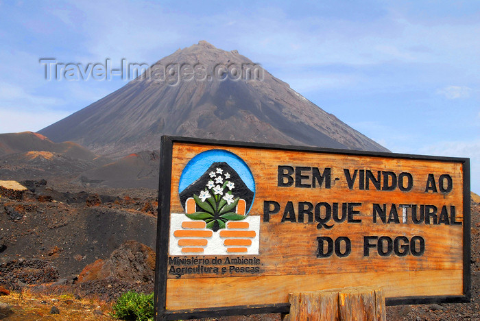 capeverde69: Fogo natural park, Fogo island - Cape Verde / Cabo Verde: Pico do Fogo - park sign -  Parque Natural do Fogo - photo by E.Petitalot - (c) Travel-Images.com - Stock Photography agency - Image Bank