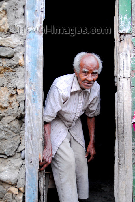 capeverde79: Fajã de Água, Brava island - Cape Verde / Cabo Verde: old man in a doorway - photo by E.Petitalot - (c) Travel-Images.com - Stock Photography agency - Image Bank