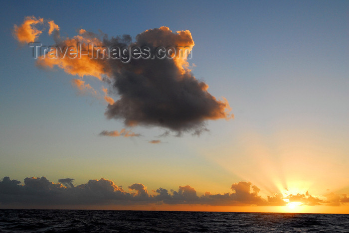 capeverde85: Brava island - Cape Verde / Cabo Verde: sunset on Atlantic ocean - lone cloud - photo by E.Petitalot - (c) Travel-Images.com - Stock Photography agency - Image Bank