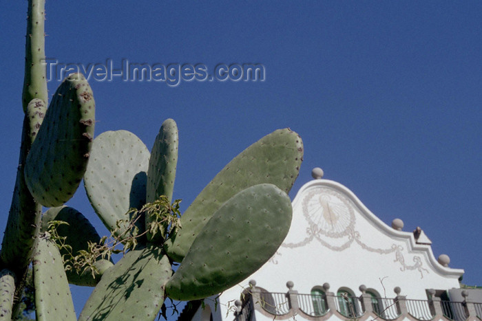 catalon100: Catalonia - Barcelona: cactus and gable with sundial - Parc Güell - Rellotge de sol - photo by M.Bergsma - (c) Travel-Images.com - Stock Photography agency - Image Bank