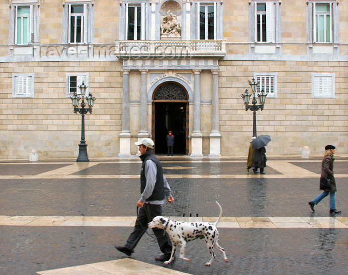 catalon118: Catalonia - Barcelona: walking by the Generalitat of Catalonia - plaça de Sant Jaume - photo by A.Dnieprowsky - (c) Travel-Images.com - Stock Photography agency - Image Bank