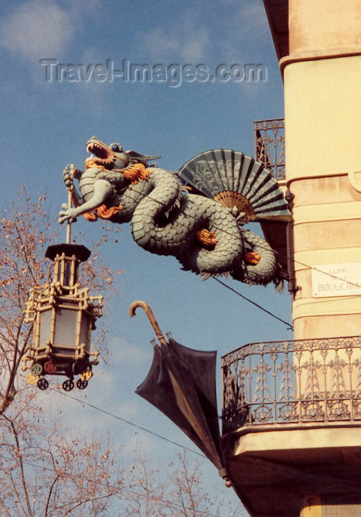 catalon12: Catalonia - Barcelona: The Chinese dragon and the Catalan umbrella - Llano de la Boqueria - photo by Miguel Torres - (c) Travel-Images.com - Stock Photography agency - Image Bank