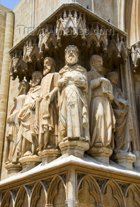 catalon130: Tarragona, Catalonia: jamb figures by the main entrance - photo by B.Henry - (c) Travel-Images.com - Stock Photography agency - Image Bank