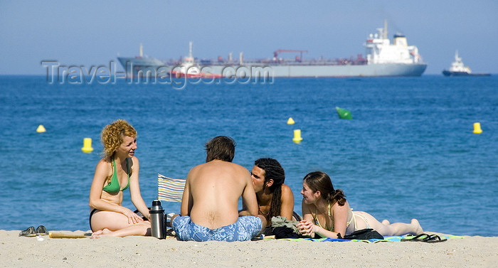 catalon133: La Pineda, Vila-seca, Costa Dorada, Tarragona, Catalonia: two couples on the beach with a freighter in the background - photo by B.Henry - (c) Travel-Images.com - Stock Photography agency - Image Bank