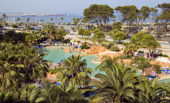 catalon139: La Pineda, Vila-seca, Costa Dorada, Tarragona, Catalonia: pools and palms at a Hotel resort - photo by B.Henry - (c) Travel-Images.com - Stock Photography agency - Image Bank