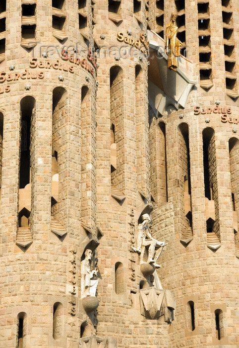 catalon148: Barcelona, Catalonia: Sagrada Familia cathedral - detail of the spires - Temple Expiatori de la Sagrada Familia - photo by B.Henry - (c) Travel-Images.com - Stock Photography agency - Image Bank