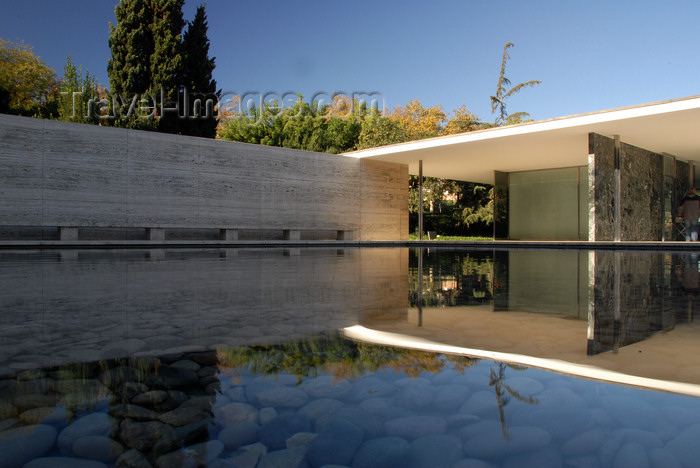 catalon157: Barcelona, Catalonia: Barcelona Pavilion, designed by Ludwig Mies van der Rohe, the German Pavilion for the 1929 International Exposition - Expo 29 - photo by T.Marshall - (c) Travel-Images.com - Stock Photography agency - Image Bank