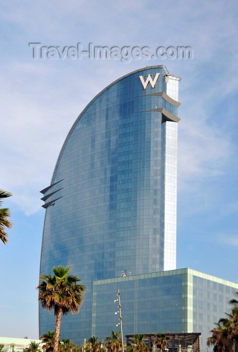 catalon164: Barcelona, Catalonia: view of the sail shaped W Barcelona hotel, architect Ricardo Bofill, Barceloneta - photo by M.Torres - (c) Travel-Images.com - Stock Photography agency - Image Bank