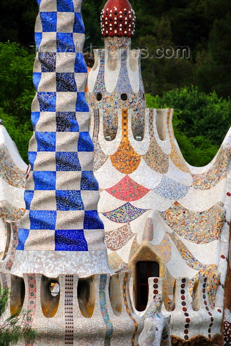 catalon182: Barcelona, Catalonia: tiled roofs of the entrance pavilions - Parc Güell by Antoni Gaudí, Carmel Hill, La Salut, Gràcia district - UNESCO World Heritage Site - photo by M.Torres - (c) Travel-Images.com - Stock Photography agency - Image Bank