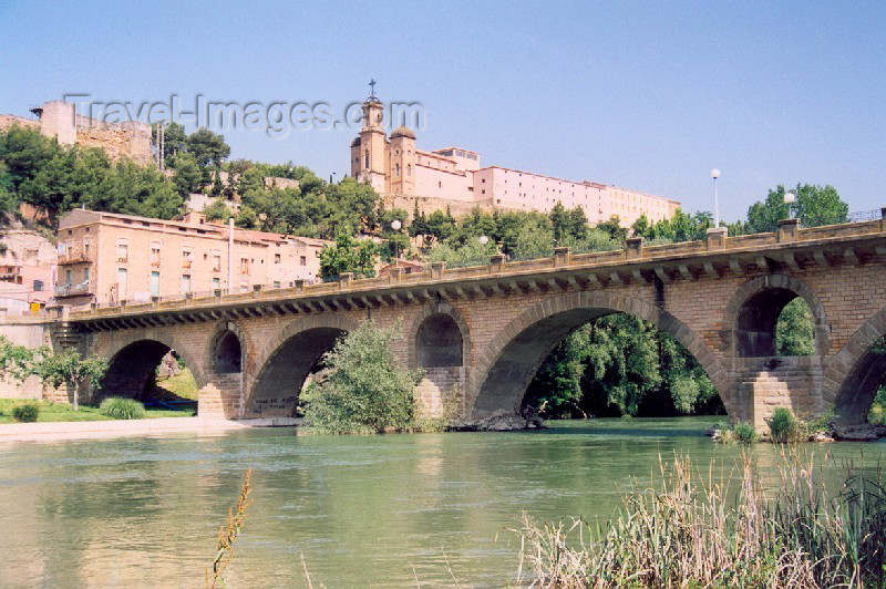 catalon19: Catalonia / Catalunya - Balaguer, Noguera, Lleida province: the old bridge - Riu Noguera Pallaresa - photo by Miguel Torres - (c) Travel-Images.com - Stock Photography agency - Image Bank