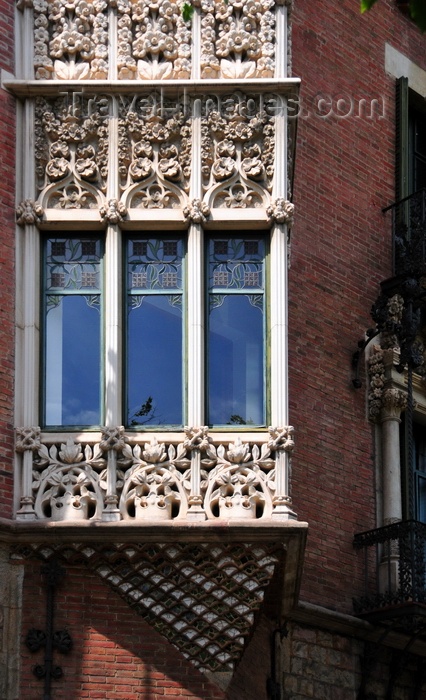 catalon199: Barcelona, Catalonia: triangular oriel window at Casa Terrades aka Casa de les Punxes - architect Josep Puig i Cadafalch, Catalan Modernism - Eixample area - photo by M.Torres - (c) Travel-Images.com - Stock Photography agency - Image Bank