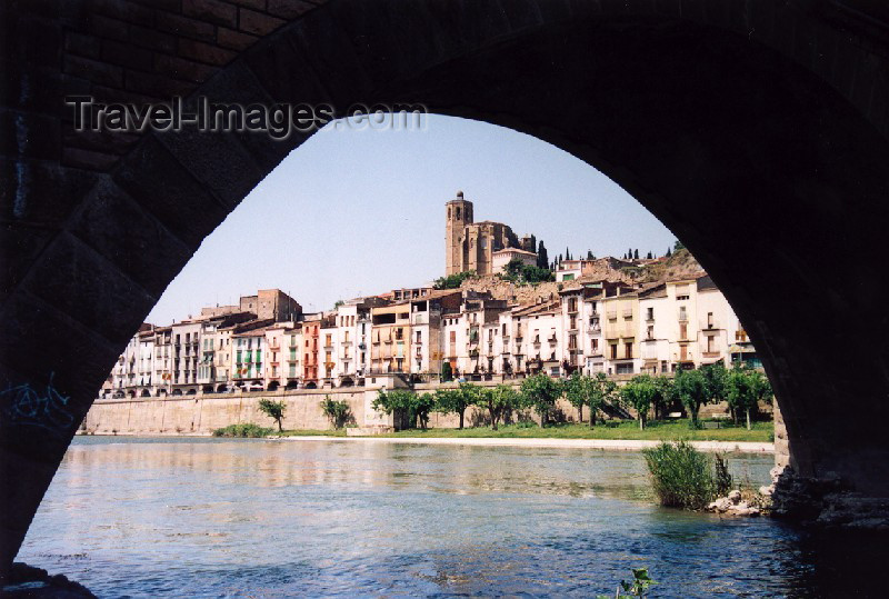 catalon20: Catalonia / Catalunya - Balaguer, Noguera, Lleida province: the promenade - photo by Miguel Torres - (c) Travel-Images.com - Stock Photography agency - Image Bank