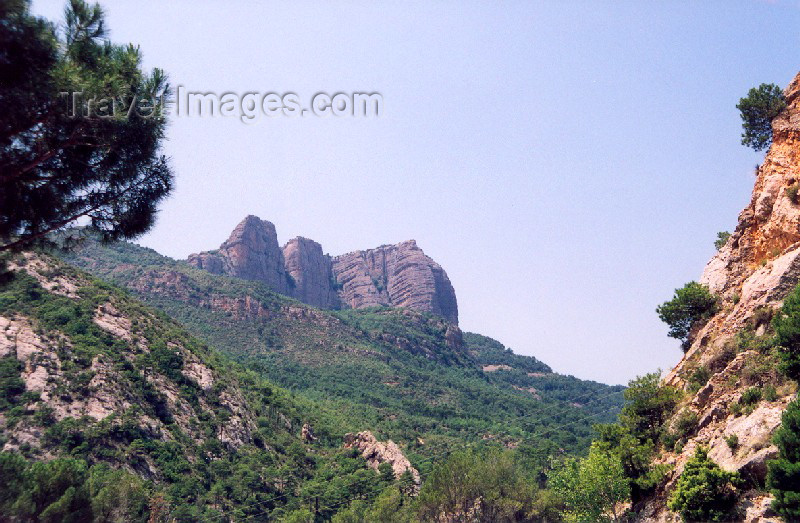 catalon24: Catalonia / Catalunya - Oliana, Alt Urgell, Lleida province: valley under mount Coscollet - photo by Miguel Torres - (c) Travel-Images.com - Stock Photography agency - Image Bank