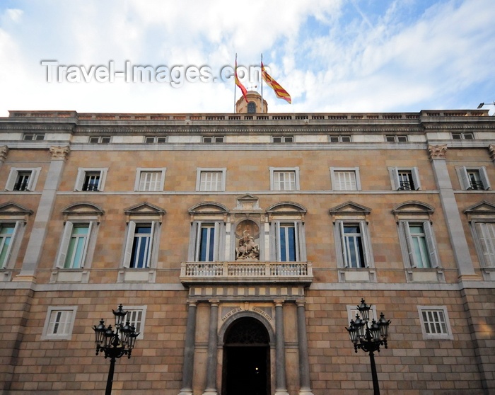 catalon249: Barcelona, Catalonia: facade of the Palau de la Generalitat de Catalunya - Government of Catalonia building - Plaça de Sant Jaume, Gothic Quarter - photo by M.Torres - (c) Travel-Images.com - Stock Photography agency - Image Bank