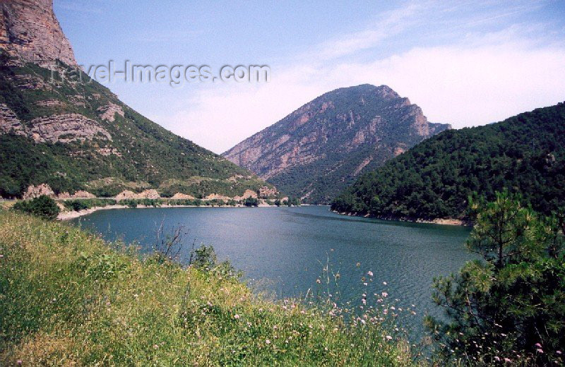 catalon25: Catalonia / Catalunya - Oliana, Alt Urgell, Lleida province: the dam - Embalse de Oliana - photo by Miguel Torres - (c) Travel-Images.com - Stock Photography agency - Image Bank