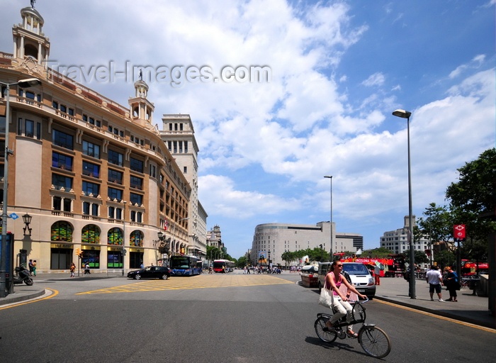 catalon271: Barcelona, Catalonia: view of Plaça Catalunya, the city's centre - Caja Madrid on the left - photo by M.Torres - (c) Travel-Images.com - Stock Photography agency - Image Bank