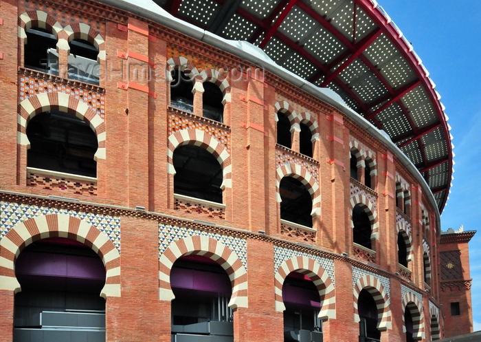 catalon272: Barcelona, Catalonia: Las Arenas de Barcelona shopping mall, old Las Arenas bullring - Plaça de toros de les Arenes, Plaça d'Espanya - photo by M.Torres - (c) Travel-Images.com - Stock Photography agency - Image Bank