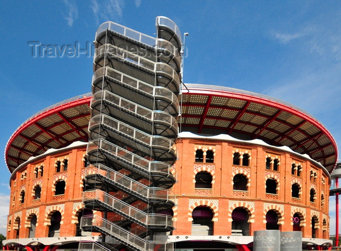 catalon275: Barcelona, Catalonia: Arenas de Barcelona shopping mall, old bullring, the Plaça de toros de les Arenes - Plaça d'Espanya - photo by M.Torres - (c) Travel-Images.com - Stock Photography agency - Image Bank