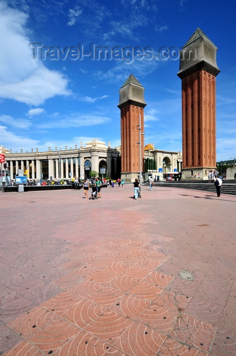 catalon277: Barcelona, Catalonia: Venetian towers at the entrance to the 1929 Universal Exhibtion area, Plaça Espanya - photo by M.Torres - (c) Travel-Images.com - Stock Photography agency - Image Bank