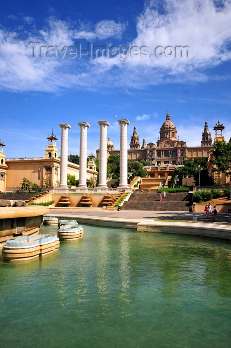 catalon279: Barcelona, Catalonia: Montjuic - Magic Fountain, four Ionic columns, stairs leading to the Palau Nacional - photo by M.Torres - (c) Travel-Images.com - Stock Photography agency - Image Bank