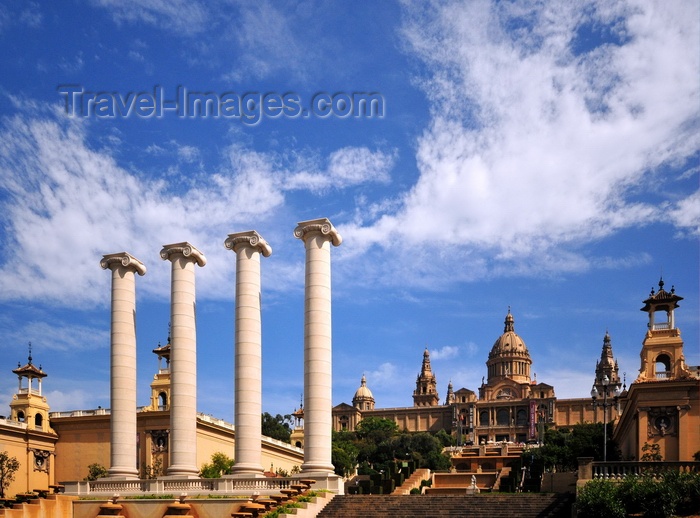 catalon280: Barcelona, Catalonia: Montjuïc hill - Four Ionic columns and Palau Nacional flanked by Palau d'Alfons XIII and Palau de la Reina Victòria Eugèni- photo by M.Torres - (c) Travel-Images.com - Stock Photography agency - Image Bank