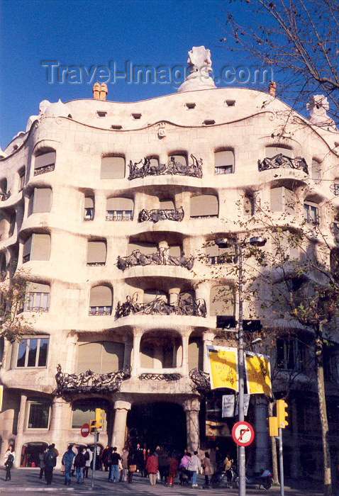 catalon4: Catalonia - Barcelona: Gaudi façade - Casa Mila - La Pedrera - Passeig de Gràcia - Unesco world heritage site - photo by Miguel Torres - (c) Travel-Images.com - Stock Photography agency - Image Bank